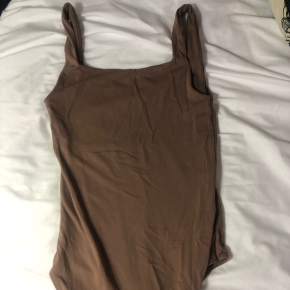 Aritzia Babaton Squareneck Contour Bodysuit - Picture 2 of 4